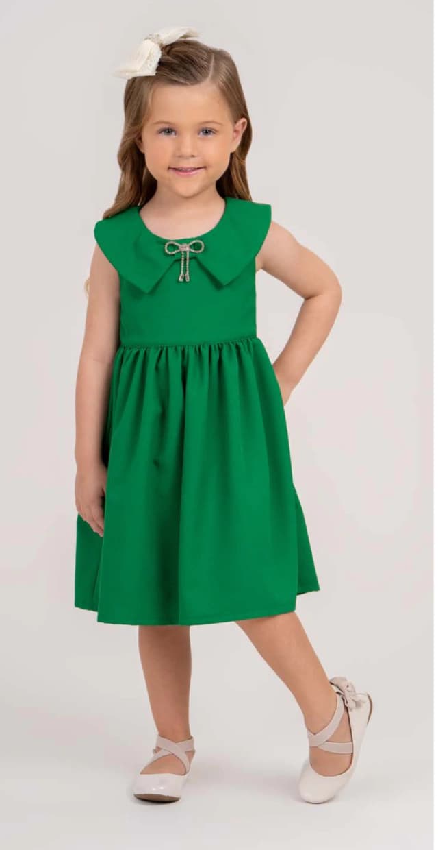 Vestido alfaiataria crepe gola com broche